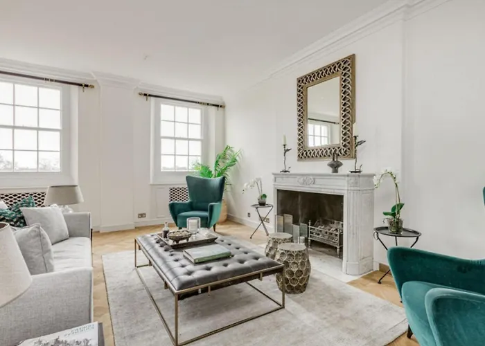 Bright & Spacious 4-Bed Flat In London